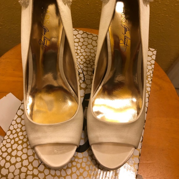 NIB ABS Akira White Satin Peep Toe Shoes - Picture 10 of 13